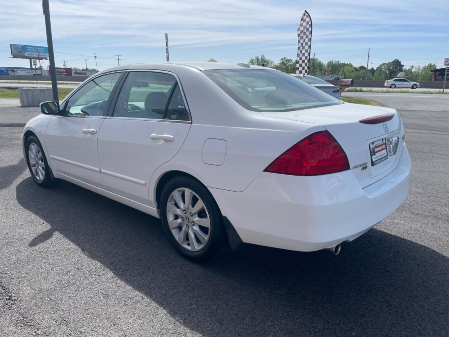 2007 White Honda Accord (1HGCM66867A) with an V6, VTEC, 3.0 Liter engine, Automatic transmission, located at 8008 Warden Rd, Sherwood, AR, 72120, (501) 801-6100, 34.830078, -92.186684 - Photo#5